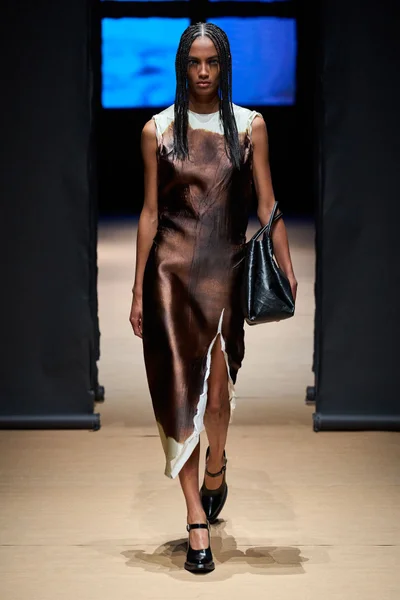 Look 13